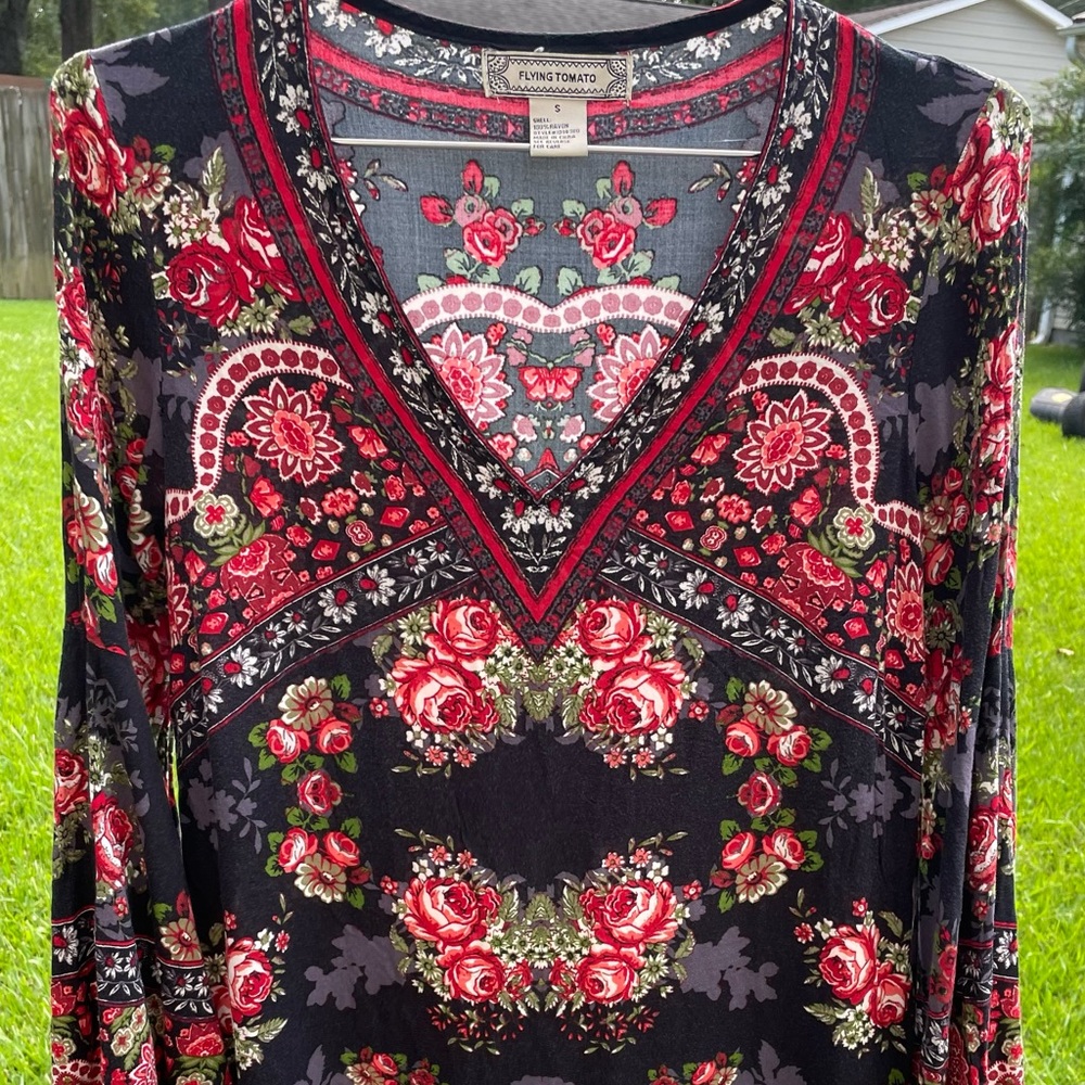 Pretty short long sleeve lightweight v-neck black print dress by Flying Tomato S